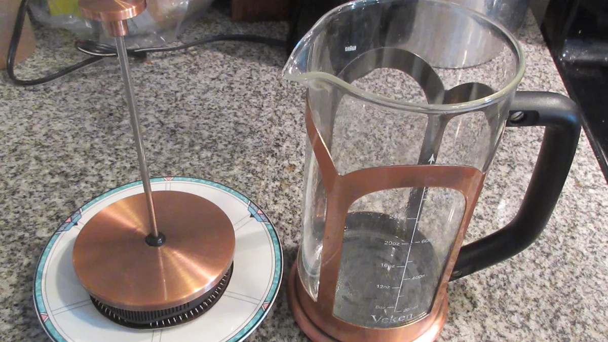 Freshly brewed coffee steeping inside a glass French press carafe using a 1 to 15 ratio